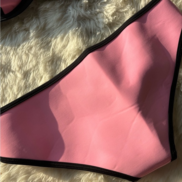 Bikini - Picture 5 of 9